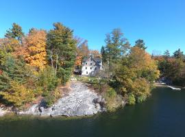 Lakehouse Inn, B&B in Lee