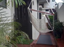 Tiny house for couple, hotel di Madikeri