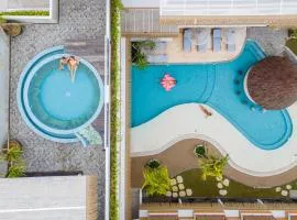 Roomates Surf Camp Canggu by Ini Vie Hospitality