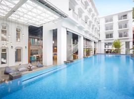 Lub d Phuket Patong - Near Patong Beach & Vibrant Social Vibe, hostel in Patong Beach