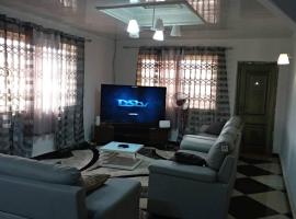 Well presented apartment with 2 master bedrooms., lägenhet i Freetown