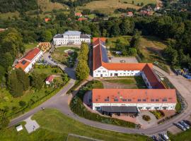 Hotel Jedlinka，位于耶德利纳-兹德鲁伊的酒店