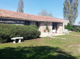 AUBERGE LA BOUCHOLIERE, hotel din Parthenay