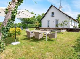 Awesome Home In Stege With House A Panoramic View, sumarhús í Stege