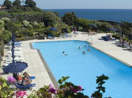 Caloura Hotel Resort, hotel di Lagoa