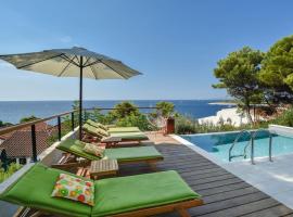 4 bedrooms villa Hvar located 100m from the sea and 1,5 km from Hvar old town, hotel sa Hvar