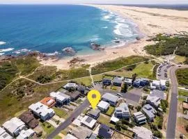 Anna Bay Beach Shack 44 Ocean Avenue fantastic 2 storey house with spectacular views