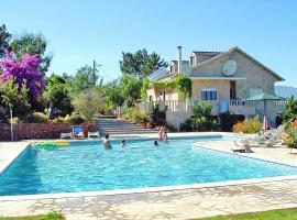 Villa De Rêve avec Piscine XXL Vue Panoramique, hotell i Fundão