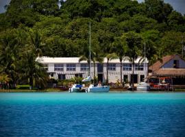 The Yak Lake House - Hostal, vandrerhjem i Bacalar