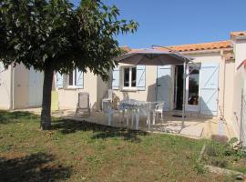 Maison calme 5 pers, proche plage et centre, jardin clos, WIFI, parking, ménage inclus. - FR-1-246A-181, hótel í La Brée-les-Bains