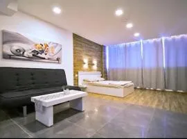 BRiGHT AND COZY STUDIO SUiTE EiLAT