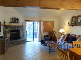 Cozy Flagstaff Home in Cool Pines - Country Club – domek wiejski 