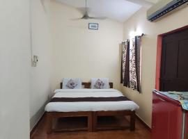 Camrose Guest House, hotel i Candolim