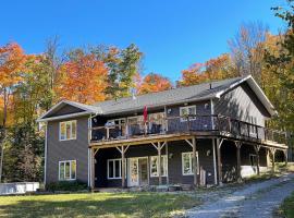 Mountain House in the Heart of Haliburton, Mins to Lake, hotel Haliburtonban