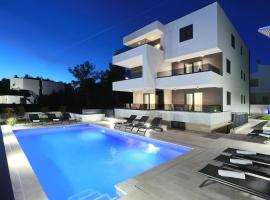 Villa Ankora 2 with heated pool, hotell i Biograd na Moru