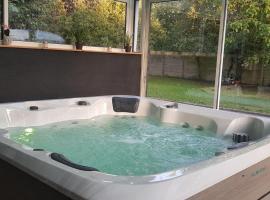 Maison paisible Rennes sud avec jaccuzzi sur réservation, hôtel à Noyal-Châtillon-sur-Seich