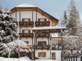 Hotel Chalet Corso, hotelli kohteessa San Vigilio Di Marebbe