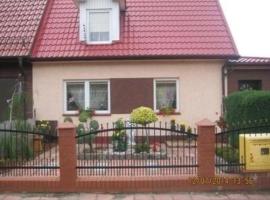 Ferienhaus in Kolberg mit Grill, Terrasse und Garten, hotel a Kołobrzeg