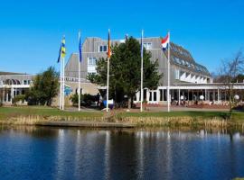 TIME-OUT met ZONNIG TERRAS, eigen KEUKEN, Dichtbij Dorp, Duinen, Strand en Vuurtoren , Incl verwarmd Hotel-ZWEMBAD, hotel i Hollum