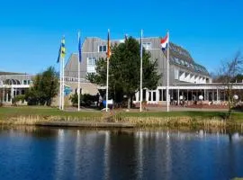 TIME-OUT met ZONNIG TERRAS, eigen KEUKEN, Dichtbij Dorp, Duinen, Strand en Vuurtoren , Incl verwarmd Hotel-ZWEMBAD