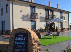 Albergue La Huella, family hotel in San Martín del Camino