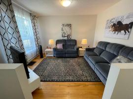 3 Bedrooms cozy comfortable vacation home downtown Gatineau Ottawa near Parliamant and Park，加蒂諾的家庭式飯店