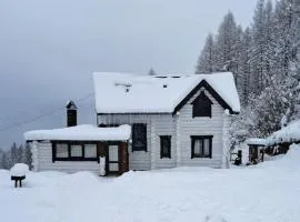 Mountain White House гостинний двір