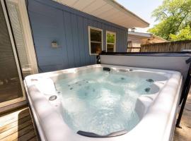 Close to Beach, Hot Tub, Pet Friendly, Firepit: Michigan City şehrinde bir otel