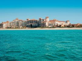 The St. Regis Saadiyat Island Resort, Abu Dhabi, partmenti szálloda Abu-Dzabiban