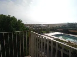 Homely 1 bedroom flat with side sea view