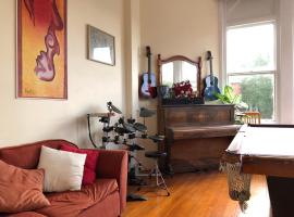 Chalet Backpackers, hotel a Dunedin