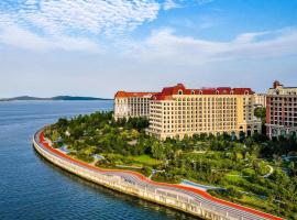 Crowne Plaza QingdaoOrientalMovieMetropolis, an IHG Hotel, hotell i Huangdao