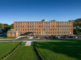 Fairfield Inn & Suites Madison Historic Eagle Cotton Mill, מלון זול במדיסון