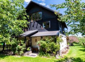 Silva Cabin - In the heart of Bran, next to the Castle w/ free parking, hotell sihtkohas Bran