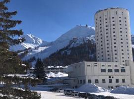 Fiocco di Neve Apartment, hotel din Sestriere