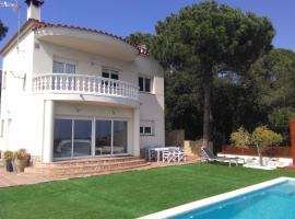 Villa Irene Piscina con agua salada, hotel v Lloret de Mar