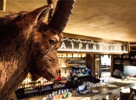 Alpenblick Weggis - Panorama & Alpen Chic Hotel, хотел в Вегис