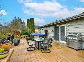 Lynnwood Home Private Hot Tub, Fire Table and Grill, hotel v destinaci Lynnwood