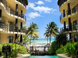 El Taj Oceanfront and Beachside Condo Hotel: Playa del Carmen'de bir otel