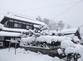 Farm stay inn 母屋 Sanzaemon-tei GuestHouse Second floor Shiga-Takasima Traditional Japanese architecture house Limited to one group per day: Takashima şehrinde bir otel