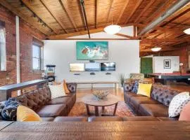 4K sqft LOFT Gym, TV Wall, Pool, Table Ping Pong