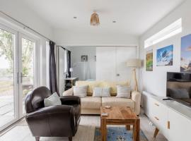 Cosy and modern 1 bedroom garden house - very dog friendly!, rumah kotej di Tarves