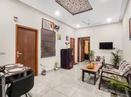 Homlee-Luxurious 2BHK Apt with Kitchen near Metro