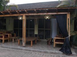 Chel and Vade Cottages, hotel di Jinja