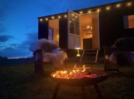 Cozy Tiny House on a farm, chata v destinácii Skibby