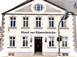 Hotel zur Römerbrücke، فندق في نيوفيد