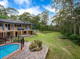 Island Retreat Pet Friendly Waterfront, hotel in Camberwarra