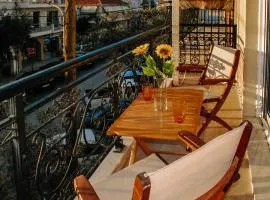 StDenis Townhouse Maisonette in the City Center with Exceptional Hospitality