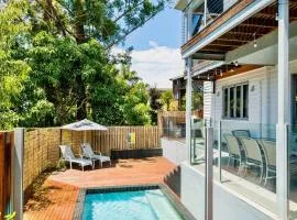 Large Tugun Modern House minutes to the beach