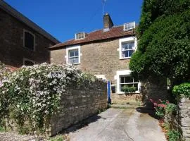 Charming Cottage in the Heart of Frome with parking